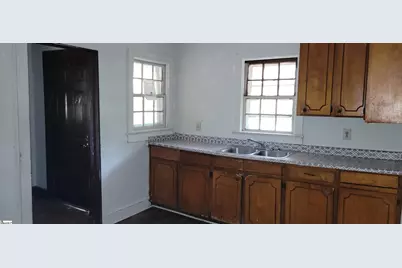 1611 Gary Street, Clinton, SC 29325 - Photo 4