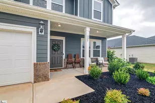 325 Roderick Ln, Greenville, SC 29605 - Photo 4