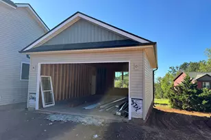 1253 Tubbs Mountain Rd, Travelers Rest, SC 29690 - Photo 2