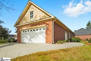 107 Queens Ct, Greenwood, SC 29649 - Photo 2