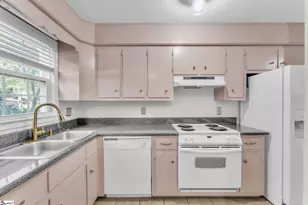 11 Dover Dr, Taylors, SC 29687 - Photo 8