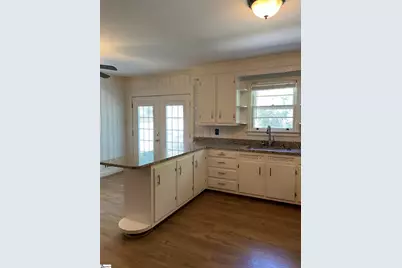 9 Forestdale Drive, Taylors, SC 29687 - Photo 4