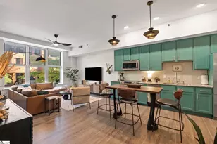 100 E Washington St, Greenville, SC 29601 - Photo 16