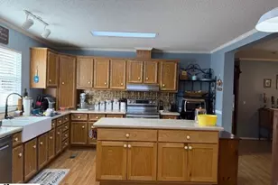 585 Mountain Creek Rd, Greenville, SC 29609 - Photo 14