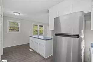 161 Oak St, Boiling Springs, SC 29316 - Photo 12