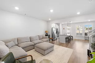 9 Mardale Ln, Greenville, SC 29609 - Photo 2