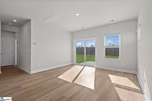 687 Cozy Blf Rd, Spartanburg, SC 29301 - Photo 6