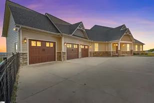 19 Tropicana Ct, Greenville, SC 29609 - Photo 2