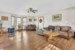 1071 Little Mountain Rd, Wellford, SC 29385 - Photo 10