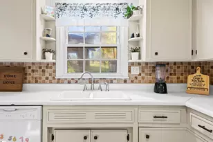 605 W Lee Rd, Taylors, SC 29687 - Photo 6