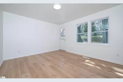 509 S Bomar Avenue, Landrum, SC 29356 - Photo 6