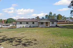 824 Cumberland Dr, Greer, SC 29651 - Photo 2