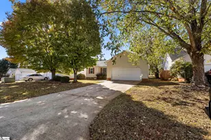 8 Shumagin Ct, Greenville, SC 29605 - Photo 2
