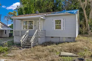 204 Hunters Ct, Laurens, SC 29360 - Photo 1