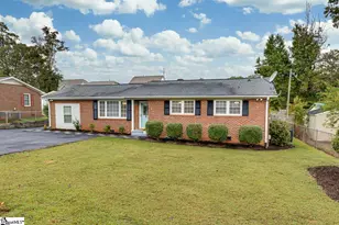 15 Strawberry Dr, Greenville, SC 29617 - Photo 2