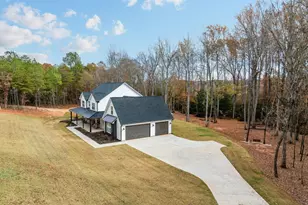 1502A Groce Meadow Rd, Taylors, SC 29687 - Photo 4