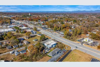 14629 E Wade Hampton Boulevard, Greer, SC 29651 - Photo 38
