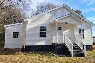 204 Kelly St, Laurens, SC 29360 - Photo 2