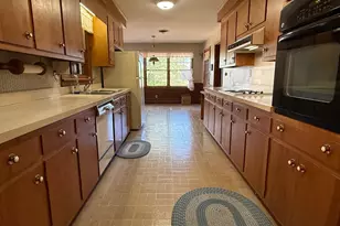 8 Roe Ct, Greenville, SC 29617 - Photo 2