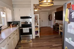 208 Hill St, Wellford, SC 29385 - Photo 10