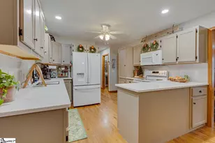 124 Hillside Cir, Easley, SC 29640 - Photo 16