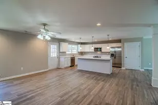 304 Lakeview Dr, Laurens, SC 29360 - Photo 16