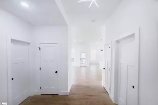 761 Garland Dr, Spartanburg, SC 29301 - Photo 2