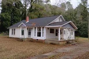 228 Circle Dr, Greenwood, SC 29646 - Photo 2