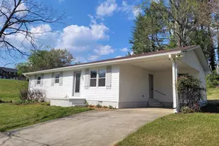 210 N Randolph Ave, Landrum, SC 29356 - Photo 2