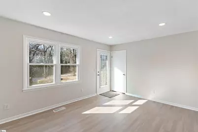 210 N Randolph Avenue, Landrum, SC 29356 - Photo 4