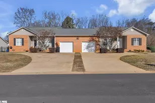 208 River Oaks Cir, Piedmont, SC 29673 - Photo 2