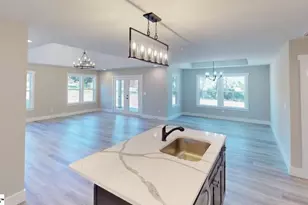 1172 W Rutledge Ave, Gaffney, SC 29341 - Photo 4