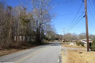 210 Cherokee Rd, Belton, SC 29627 - Photo 2