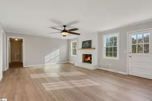 106 Lynn Dr, Taylors, SC 29687 - Photo 8