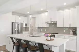 229 Hollythorpe Ln, Fountain Inn, SC 29644 - Photo 4