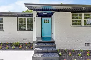 203 Montgomery St, Laurens, SC 29360 - Photo 2