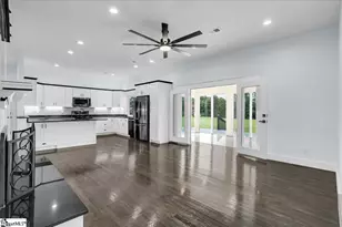 305 Waters Rd, Taylors, SC 29687 - Photo 22