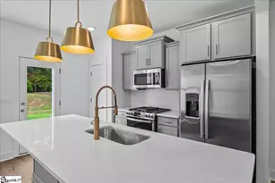 525 W Norvell Ct, Spartanburg, SC 29307 - Photo 4