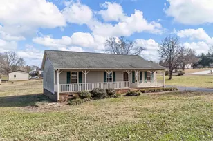 202 Adams Ct, Inman, SC 29349 - Photo 2