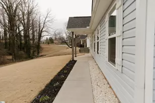 653 N Shamrock Ave, Landrum, SC 29356 - Photo 2