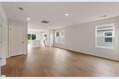 134 Cloverfield Lane, Spartanburg, SC 29303 - Photo 2