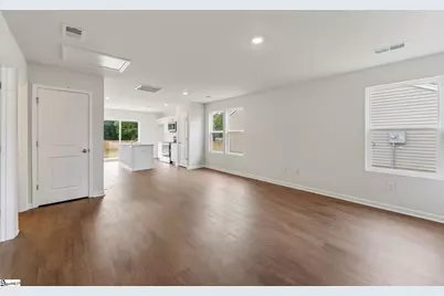138 Cloverfield Lane, Spartanburg, SC 29303 - Photo 2