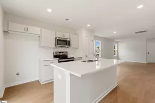 131 Cloverfield Ln, Spartanburg, SC 29303 - Photo 6