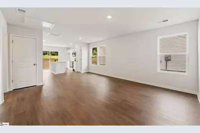 127 Cloverfield Lane, Spartanburg, SC 29303 - Photo 2