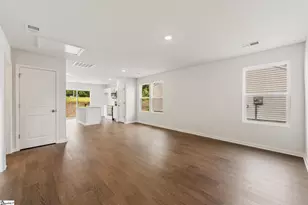 127 Cloverfield Ln, Spartanburg, SC 29303 - Photo 2