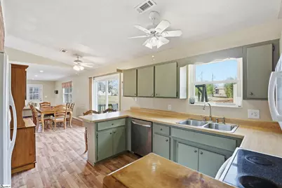 6404 Greenfield Drive, Spartanburg, SC 29303 - Photo 8