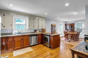 200 Lowndes Ave, Greenville, SC 29607 - Photo 8