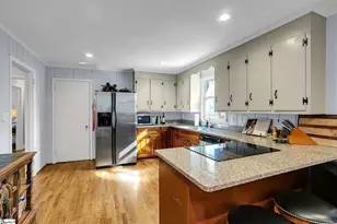 200 Lowndes Ave, Greenville, SC 29607 - Photo 10