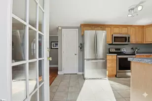 609 Roe Rd, Greenville, SC 29611 - Photo 6