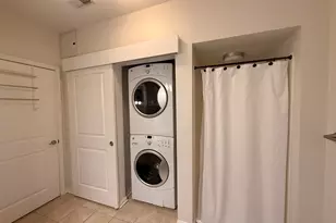 100 E Washington St, Greenville, SC 29601 - Photo 8